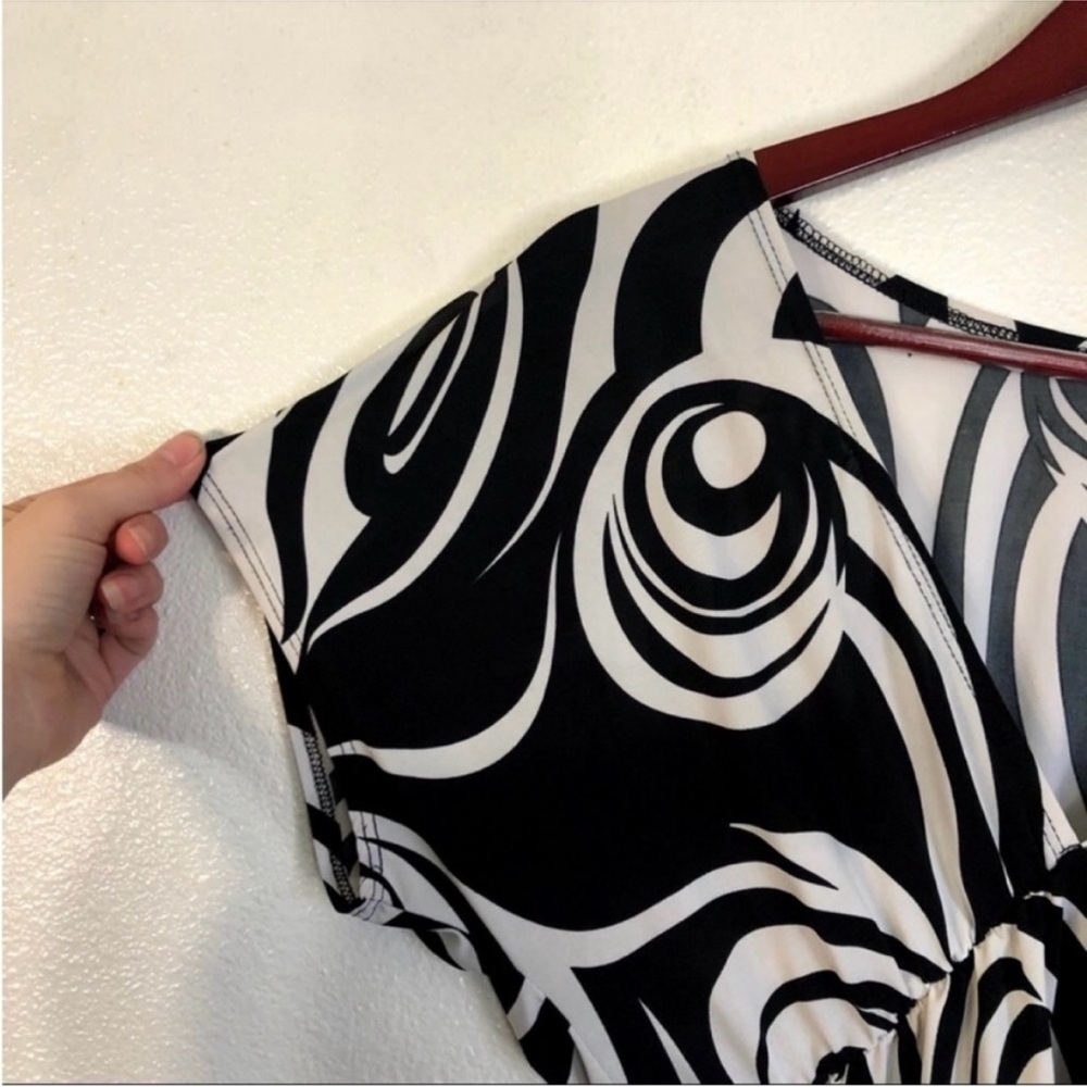 Y2K Black White Abstract Swirl V-Neck Empire Waist Short Sleeve Mini Dress - Picture 7 of 11